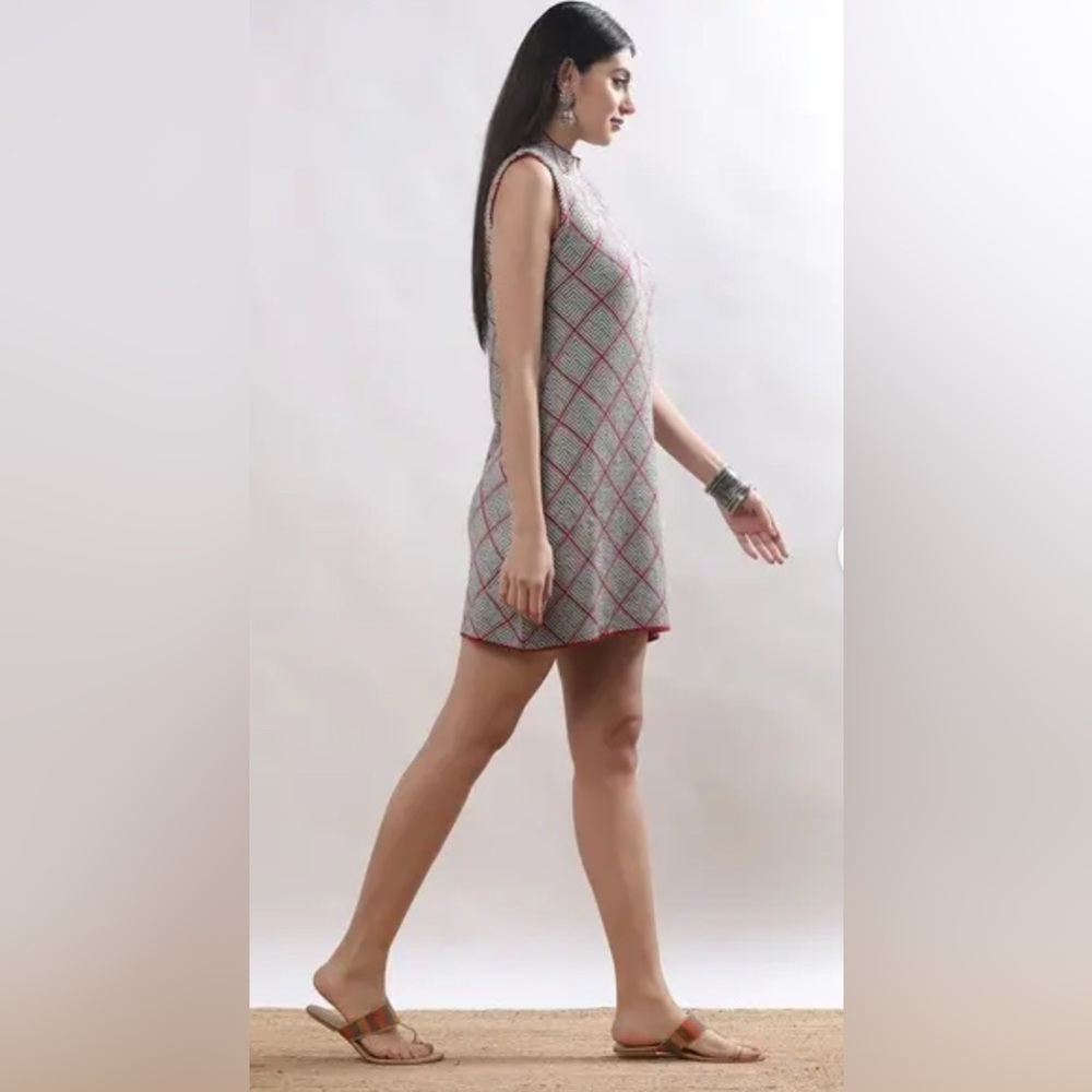 SVRNAA Knit Dress with Geometric Print in Red, White and Black Size M - Picture 3 of 13